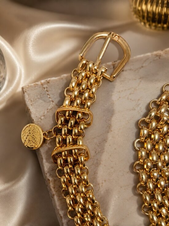 Stunning New Vince Camuto Gold Tone Triple-Row Chain Belt w Crest Medallion 45\